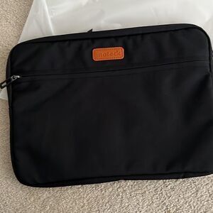 NWT Computer sleeve. Black 